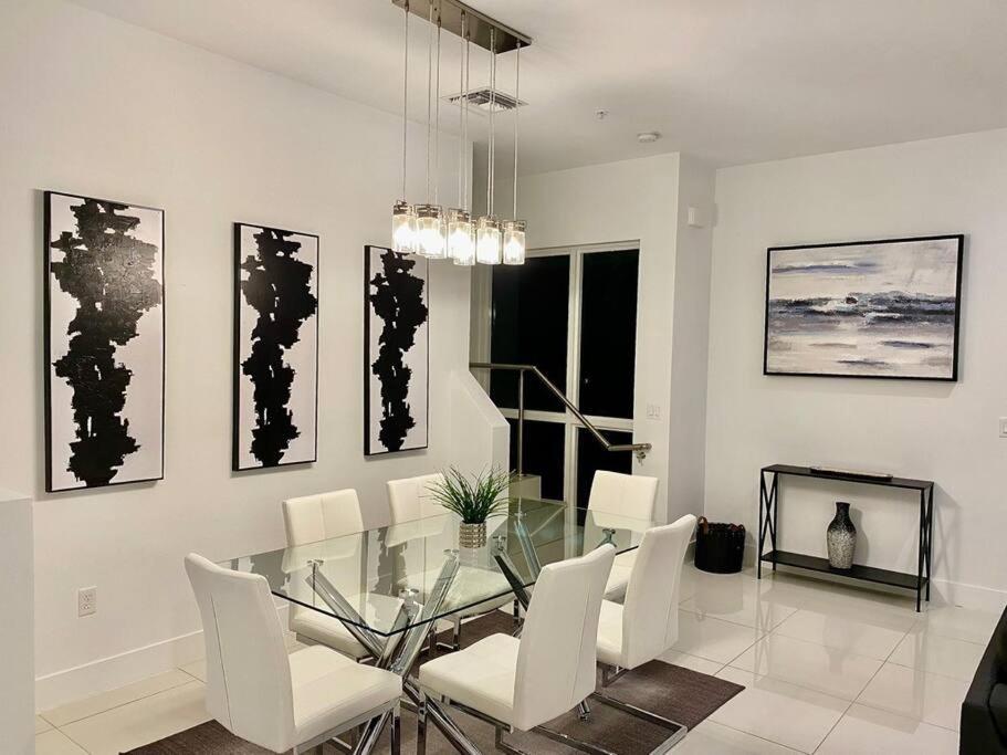 Across The Ocean Few Steps To Beach Contemporary Three Bedroom Townhouse بومبانو بيتش المظهر الخارجي الصورة