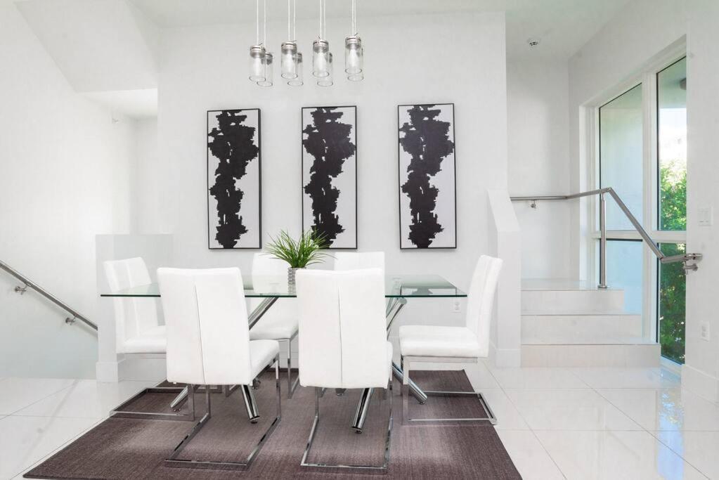 Across The Ocean Few Steps To Beach Contemporary Three Bedroom Townhouse بومبانو بيتش المظهر الخارجي الصورة