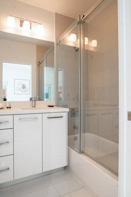 Across The Ocean Few Steps To Beach Contemporary Three Bedroom Townhouse بومبانو بيتش المظهر الخارجي الصورة