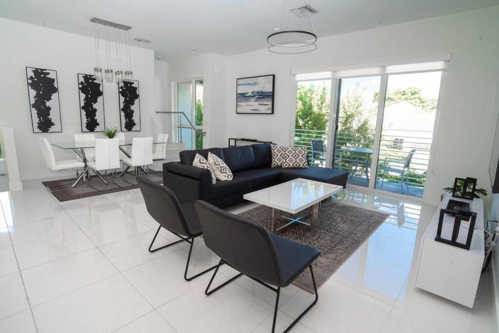Across The Ocean Few Steps To Beach Contemporary Three Bedroom Townhouse بومبانو بيتش المظهر الخارجي الصورة