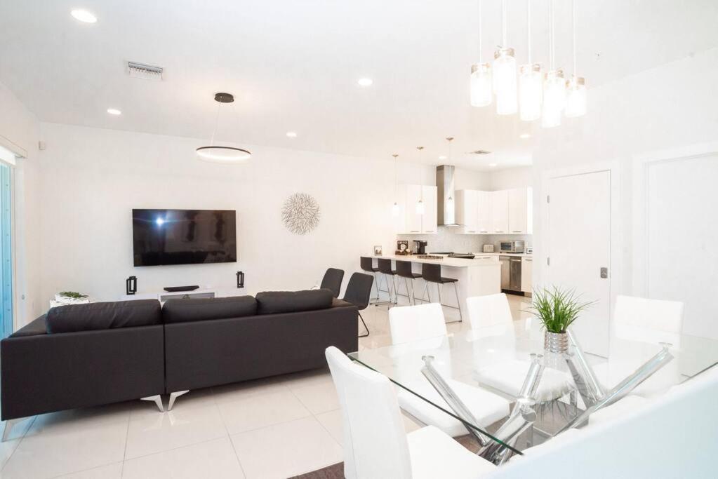Across The Ocean Few Steps To Beach Contemporary Three Bedroom Townhouse بومبانو بيتش المظهر الخارجي الصورة