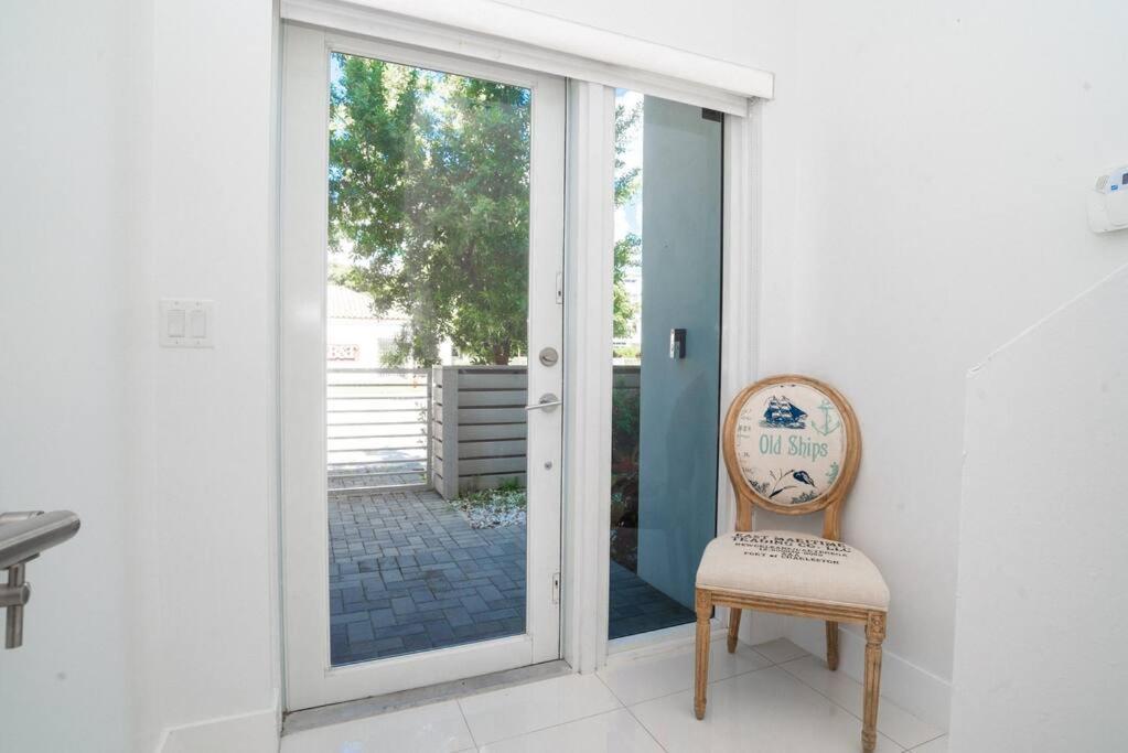 Across The Ocean Few Steps To Beach Contemporary Three Bedroom Townhouse بومبانو بيتش المظهر الخارجي الصورة