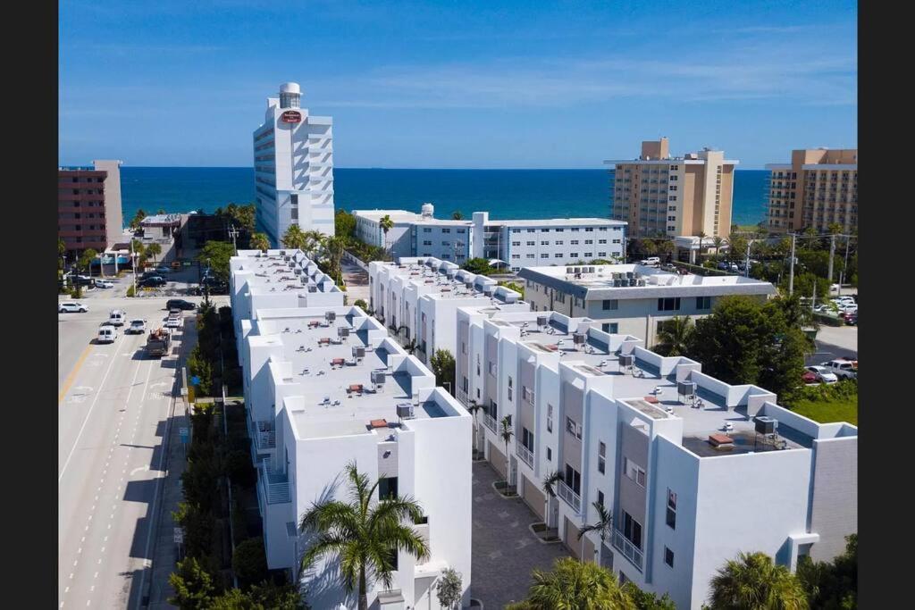Across The Ocean Few Steps To Beach Contemporary Three Bedroom Townhouse بومبانو بيتش المظهر الخارجي الصورة