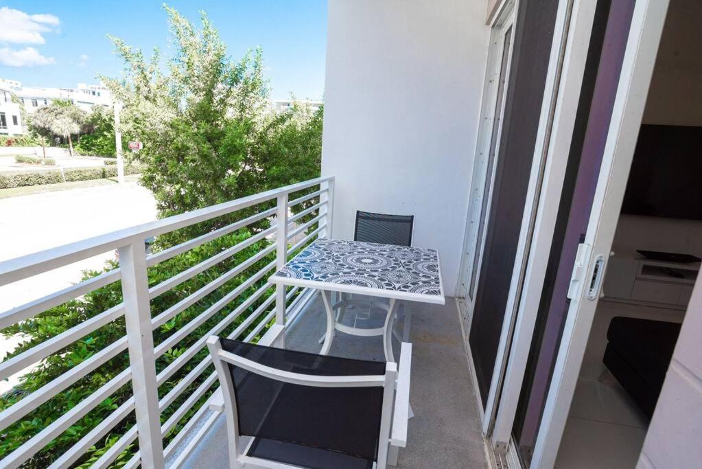 Across The Ocean Few Steps To Beach Contemporary Three Bedroom Townhouse بومبانو بيتش المظهر الخارجي الصورة